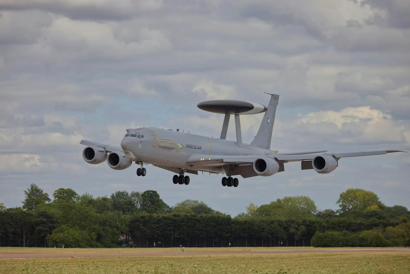 Military surveillance technology and AI-powered targeting systems used in modern warfare