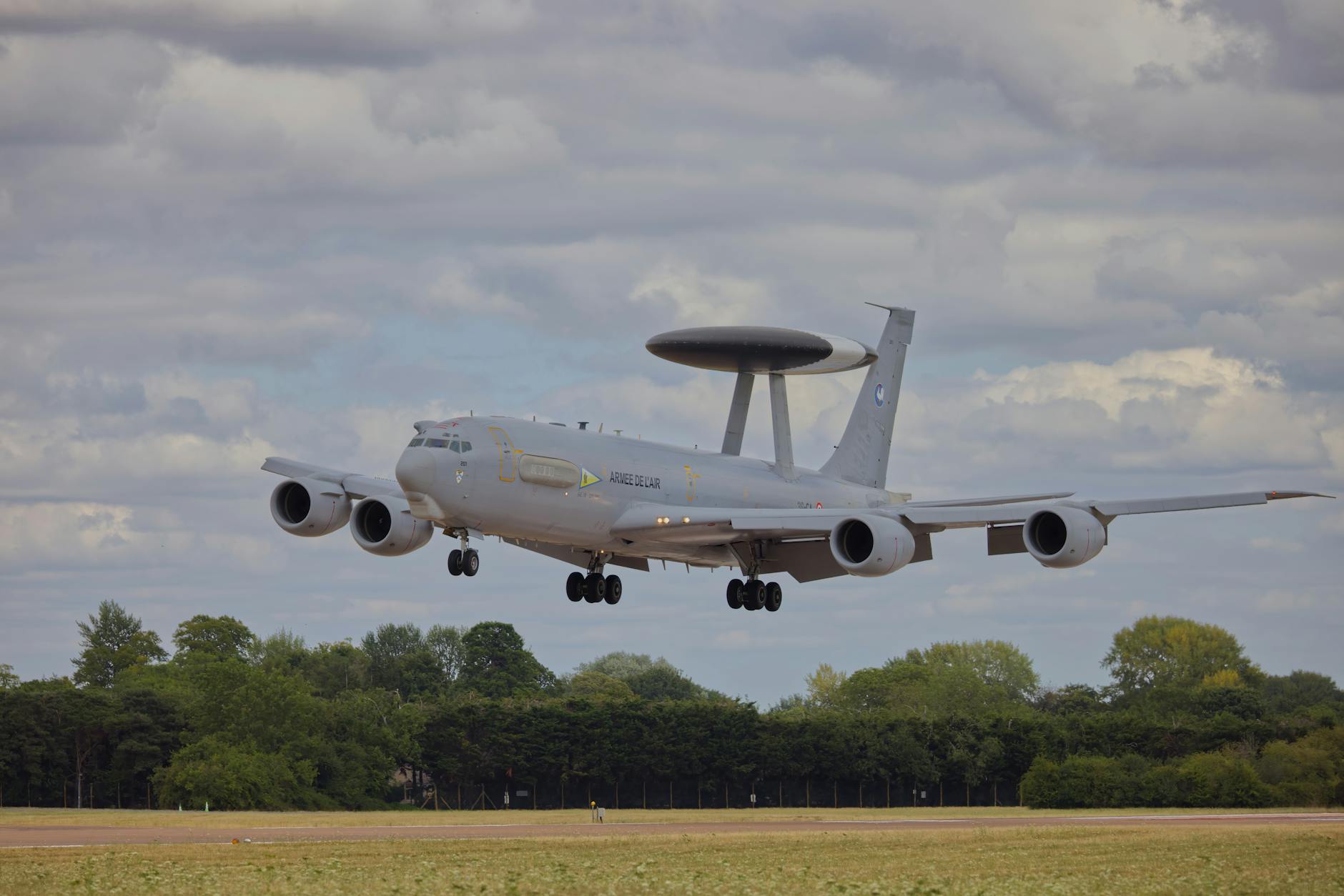 Military surveillance technology and AI-powered targeting systems used in modern warfare